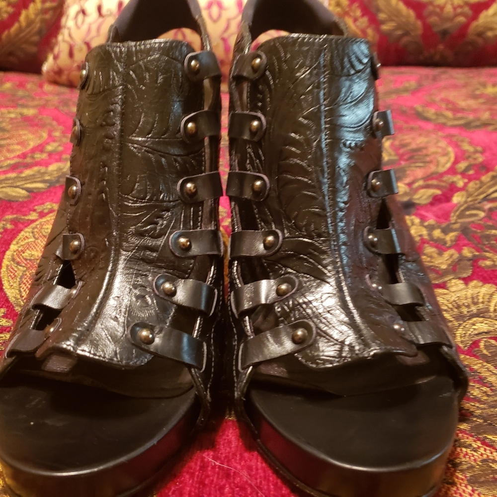 Donald J. Pliner platform sandals